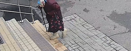 Видео ограбления бабушки в Ярославле дошло до МВД